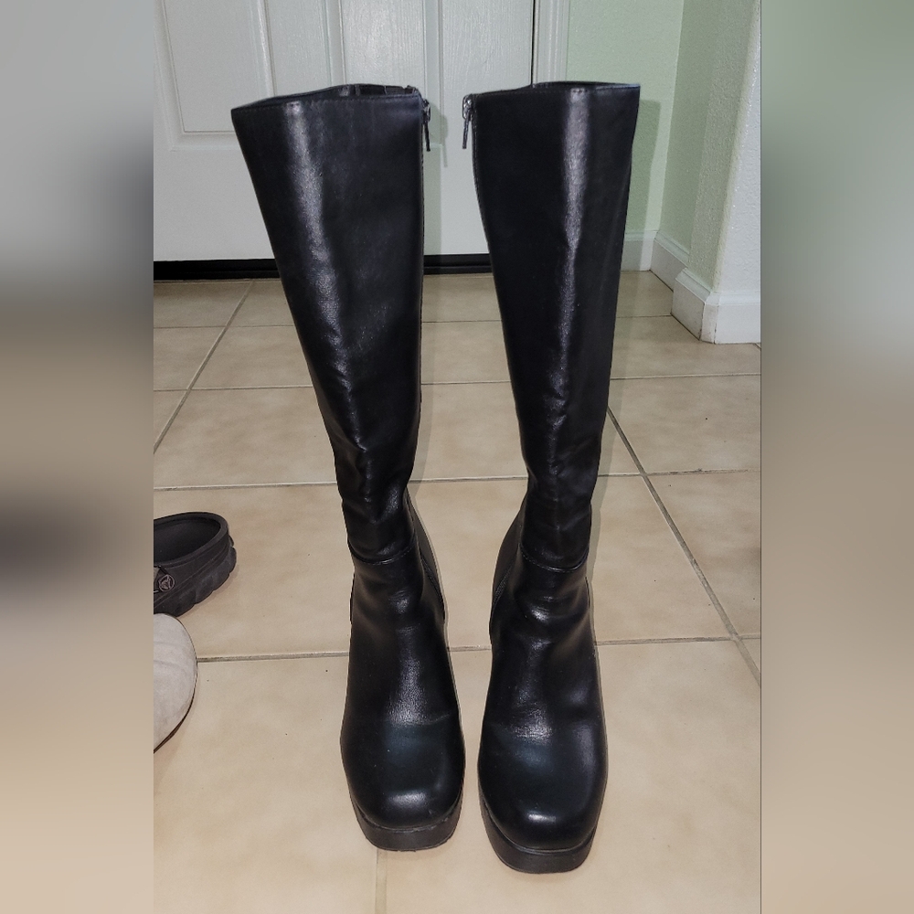 Size 6.5 Black Knee-High Women's Platform Boots